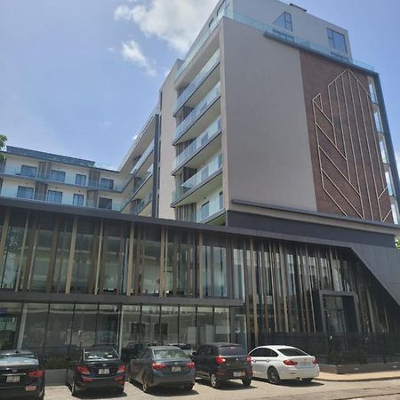 Rt Properties @ The Lennox Airport Residential Acra Exterior foto