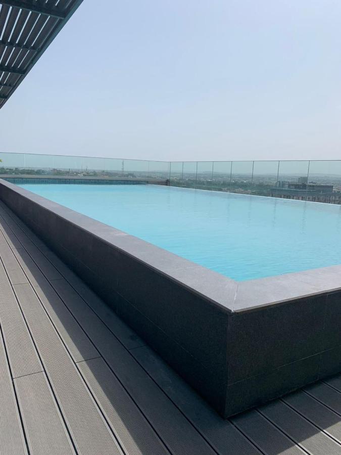 Rt Properties @ The Lennox Airport Residential Acra Exterior foto