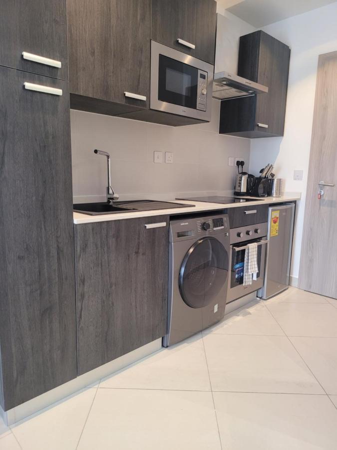 Rt Properties @ The Lennox Airport Residential Acra Exterior foto