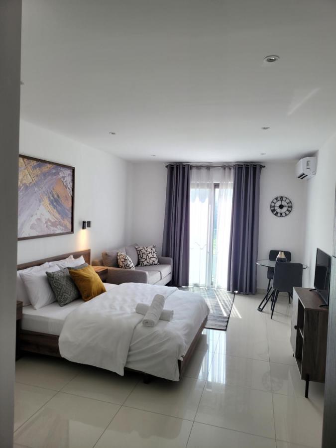 Rt Properties @ The Lennox Airport Residential Acra Exterior foto